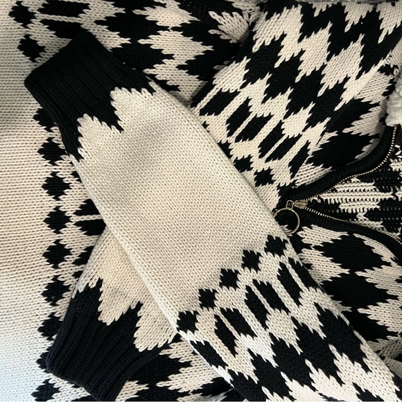 Thick mumu sweater! Barely worn. Perfect condition - Picture 4 of 4